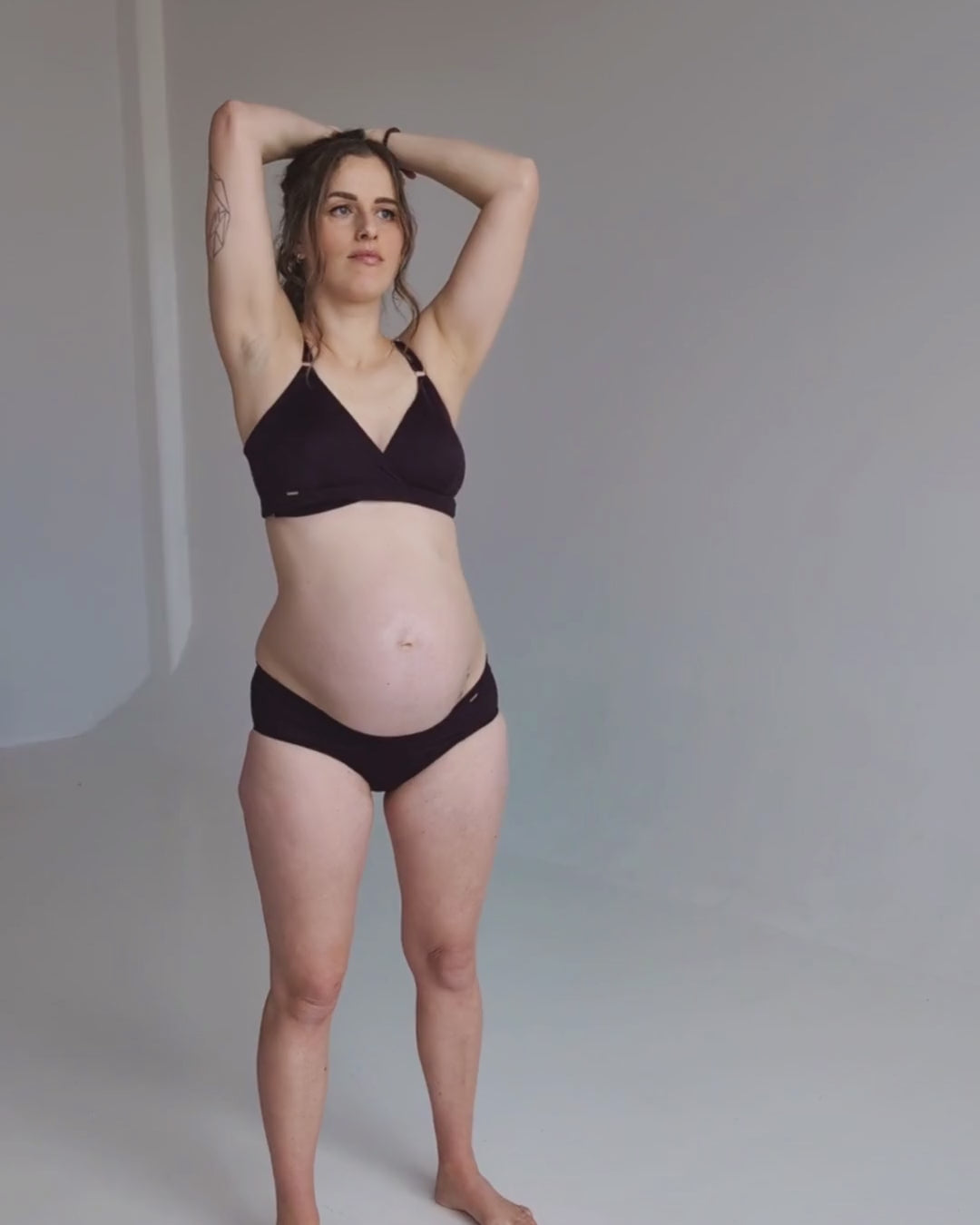 Load and play video in Gallery viewer, zwangerschapsbikini feelou donkerpaars
